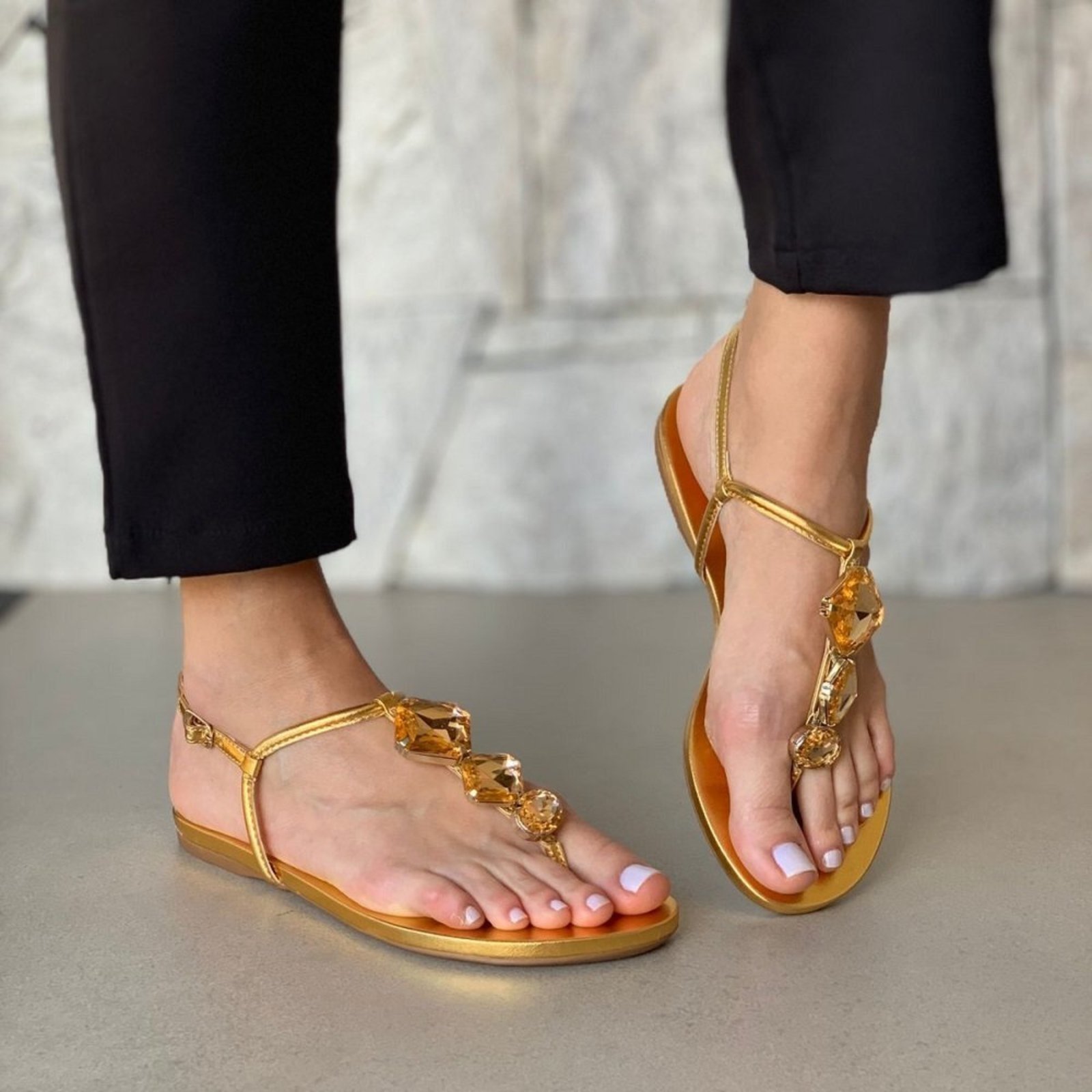 Sand lia Rasteira com Pedraria Arezzo Arezzo Dourado Compre