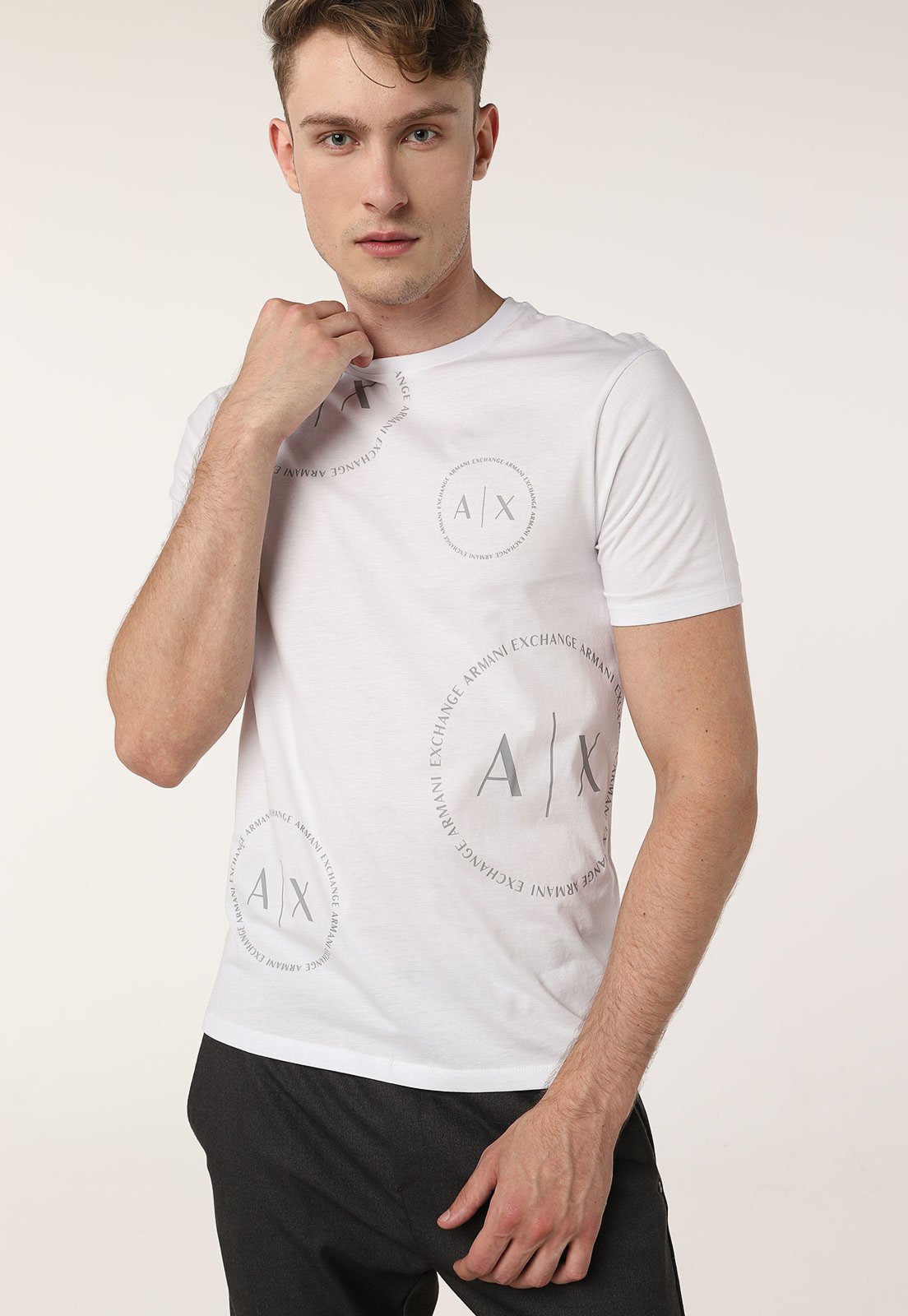 Camiseta Armani Exchange Lettering Assinatura Grande Estampa