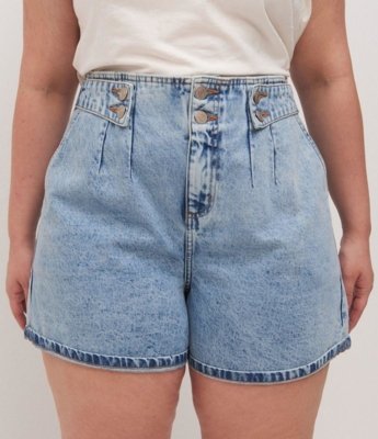 Short Plus Size Jeans com Detalhe Martingale