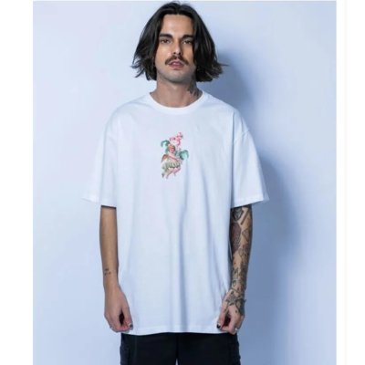 https://static.dafiti.com.br/p/BLUNT-BRASIL-Camiseta-Blunt-Cupid-Branca-Branco-1630-38443931-1-product.jpg