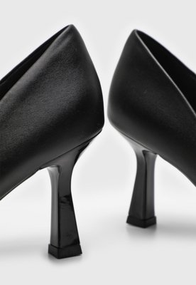 Scarpin Bebecê Liso Preto