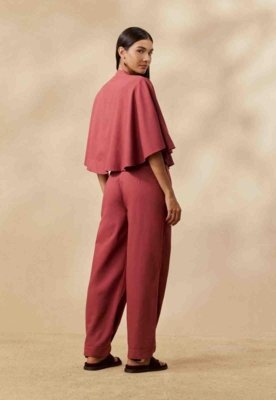 Calça Cenoura Detalhe Pregas Rosa