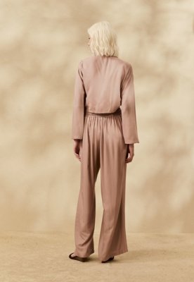 Calça Lisa Elástico Costas