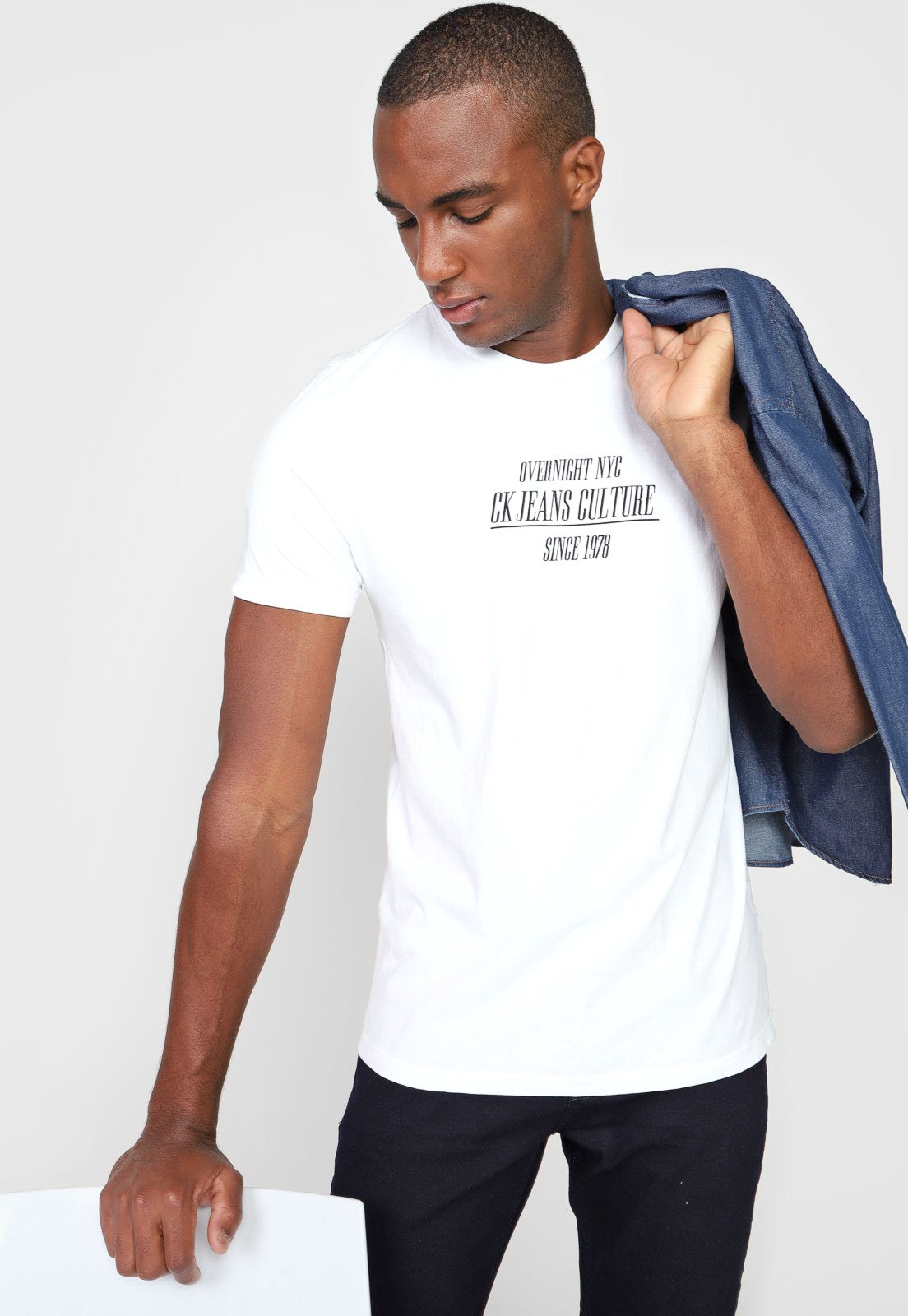 Camiseta Calvin Klein Jeans Lettering Branca - Compre Agora