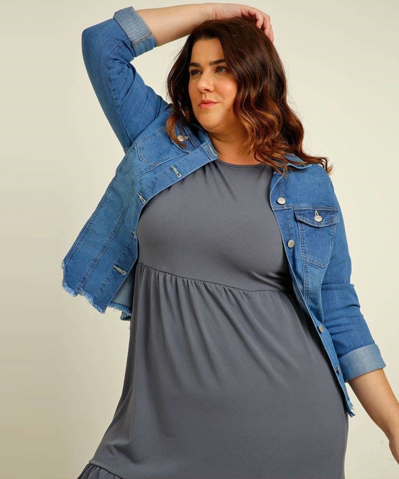 Jaqueta Jeans Plus Size Barra Desfiada