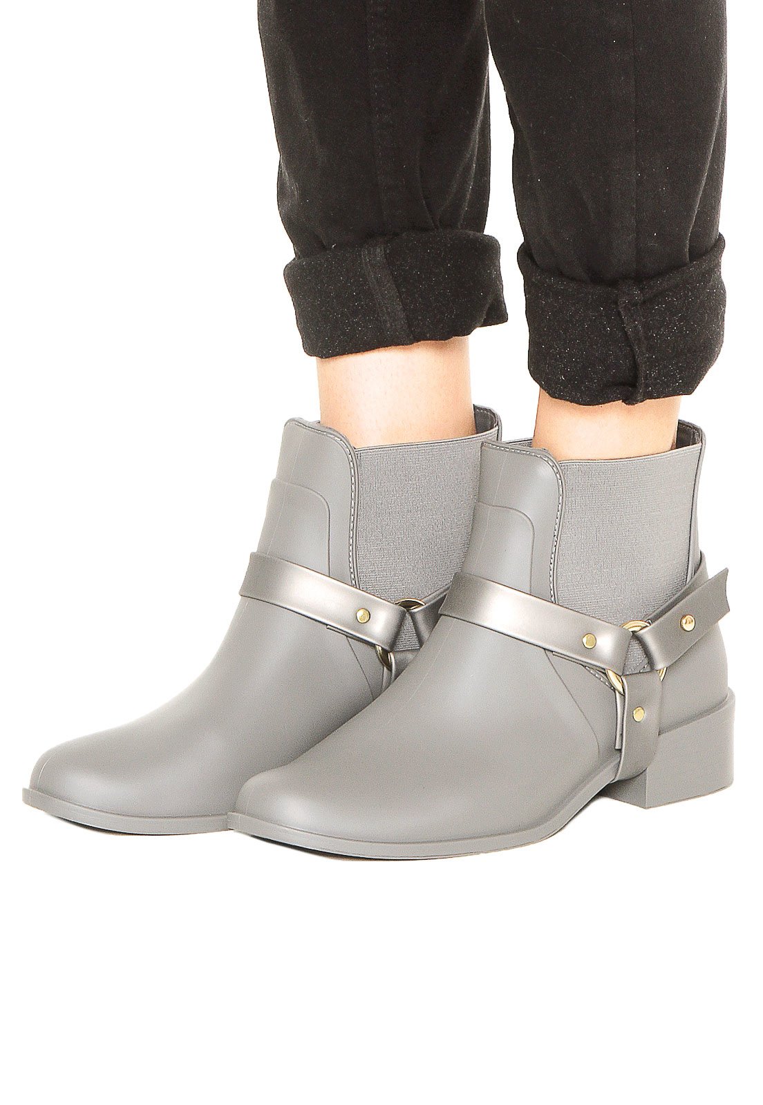 bota da colcci de plastico