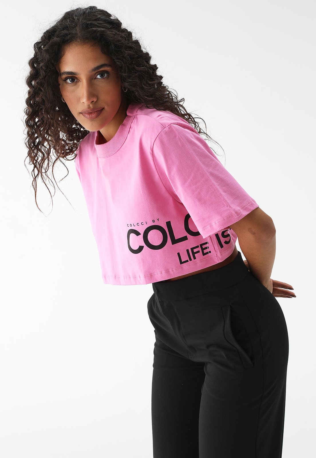 Camiseta Cropped Colcci Lettering Rosa