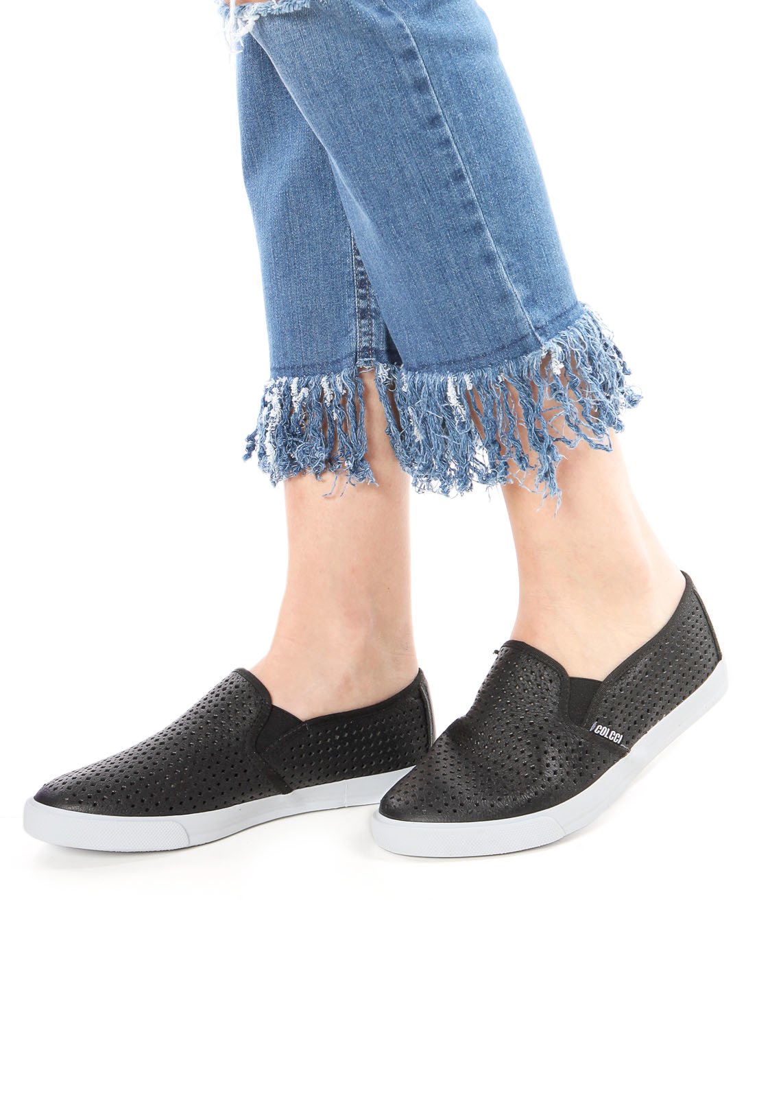 slip on colcci recortes preto