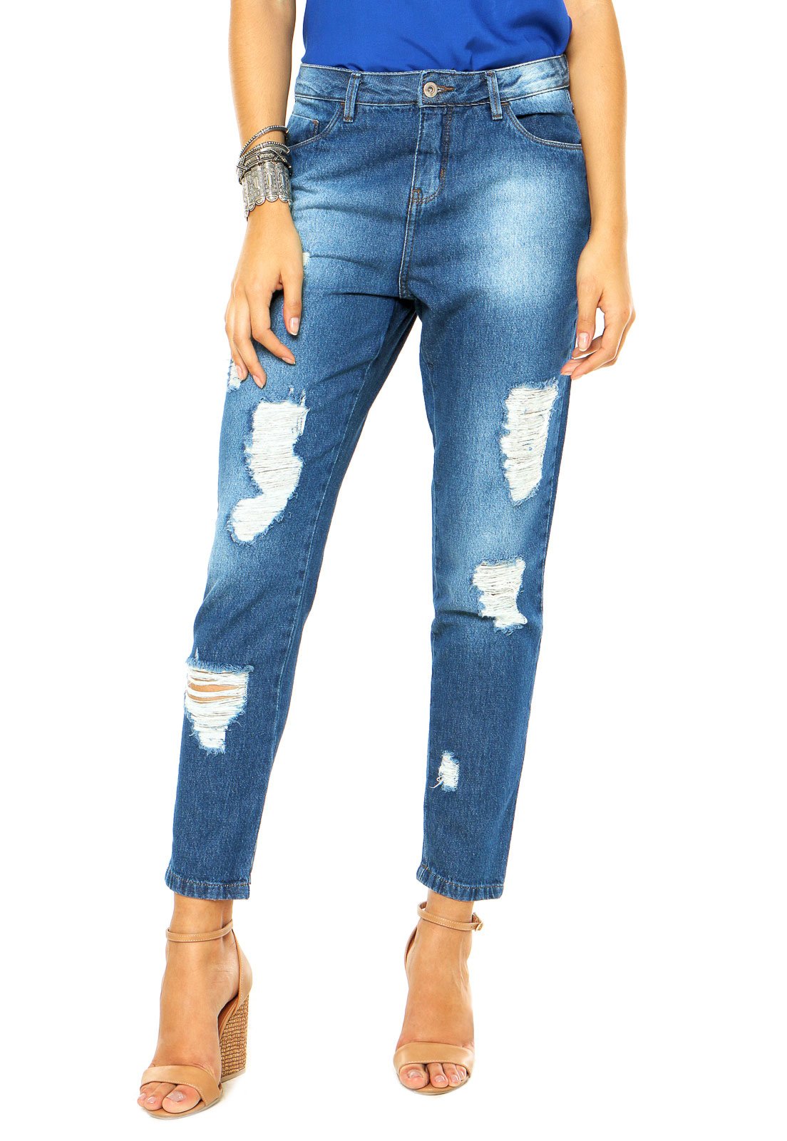 calça feminina boyfriend em jeans com rasgos