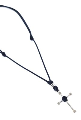 Colar Empório Top Cordão Cerado Cruz Prata Menor preço em Colar Empório Top Cordão Cerado Cruz Prata