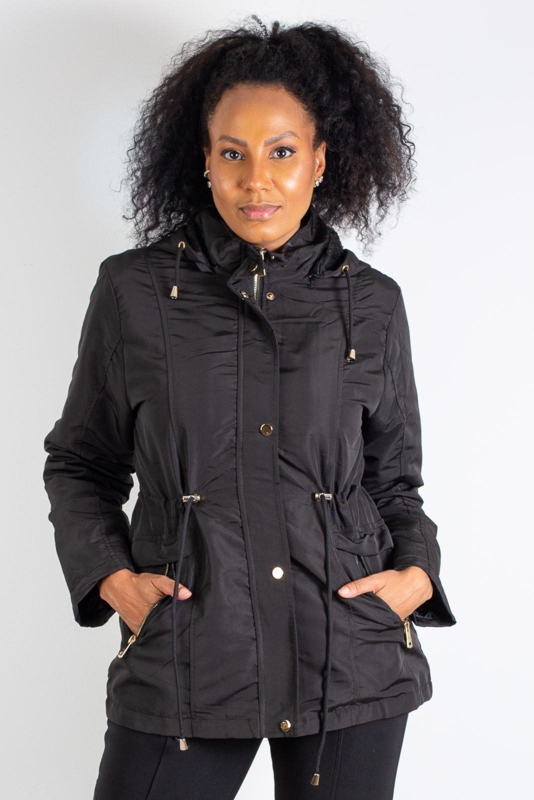 Parka feminina best sale com capuz preta