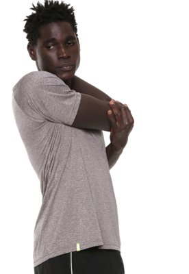 Camiseta Fila Basic Cinza é boa?