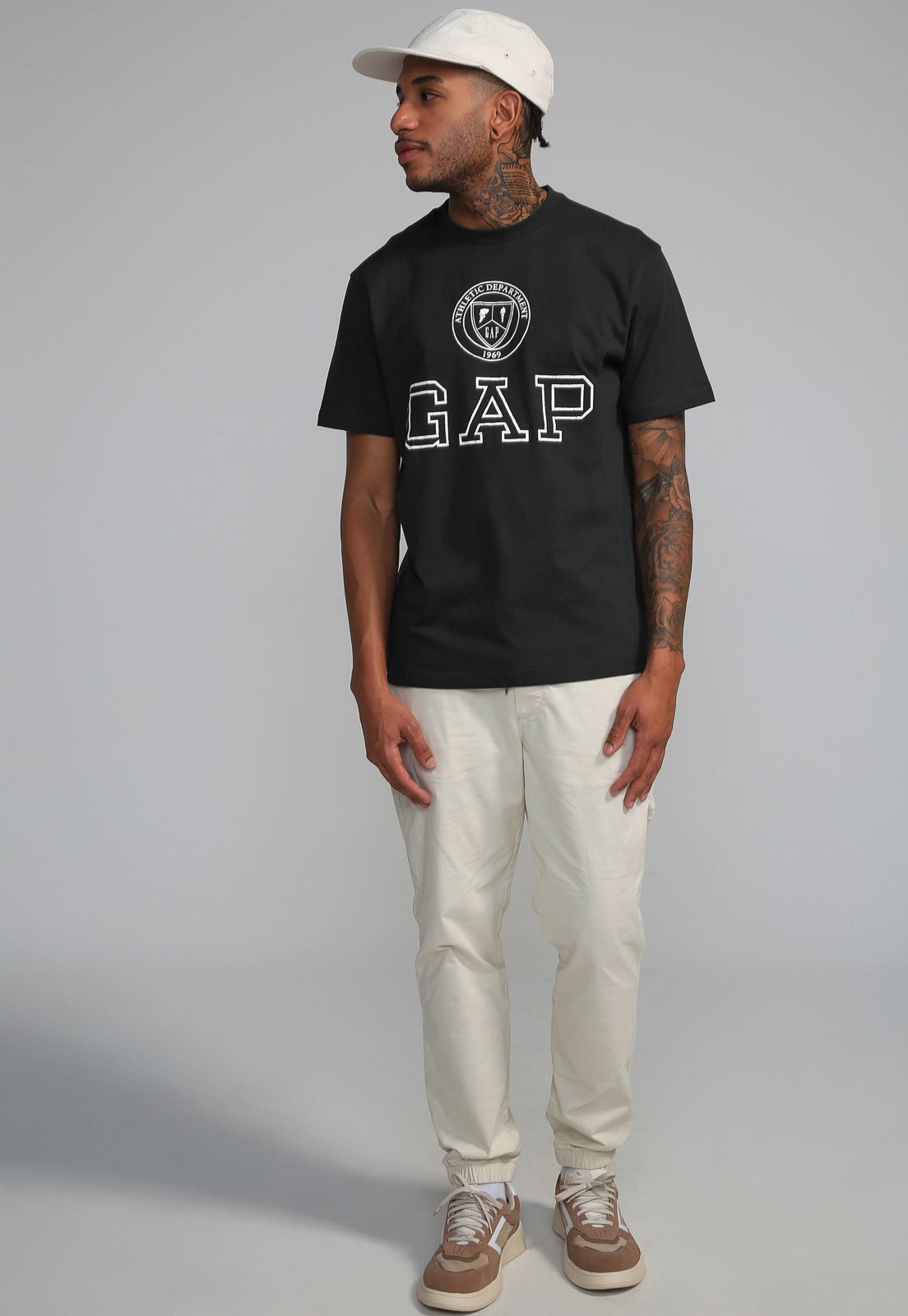 Camiseta GAP Logo Preta - Compre Agora