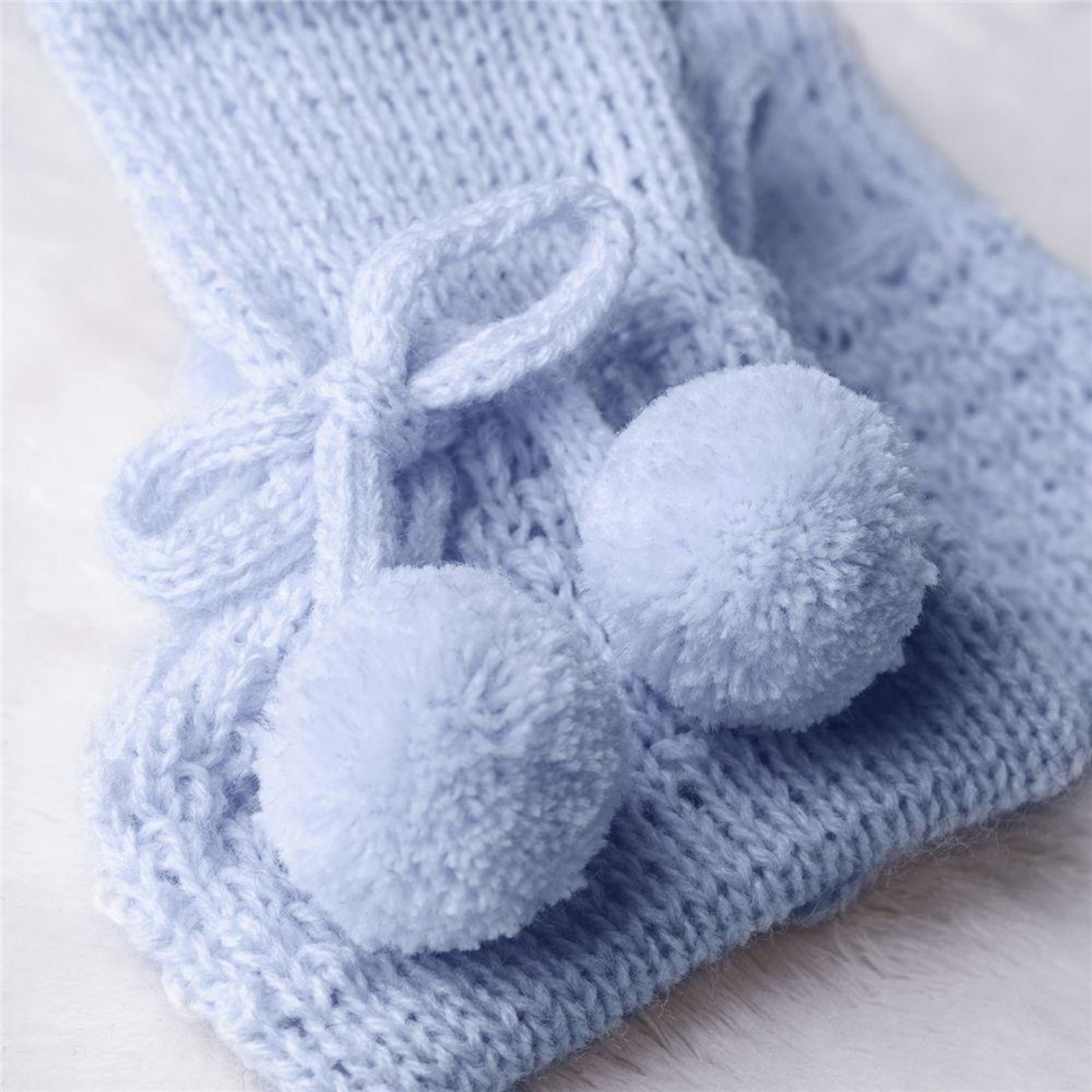 sapatinho de trico para bebe com pompom