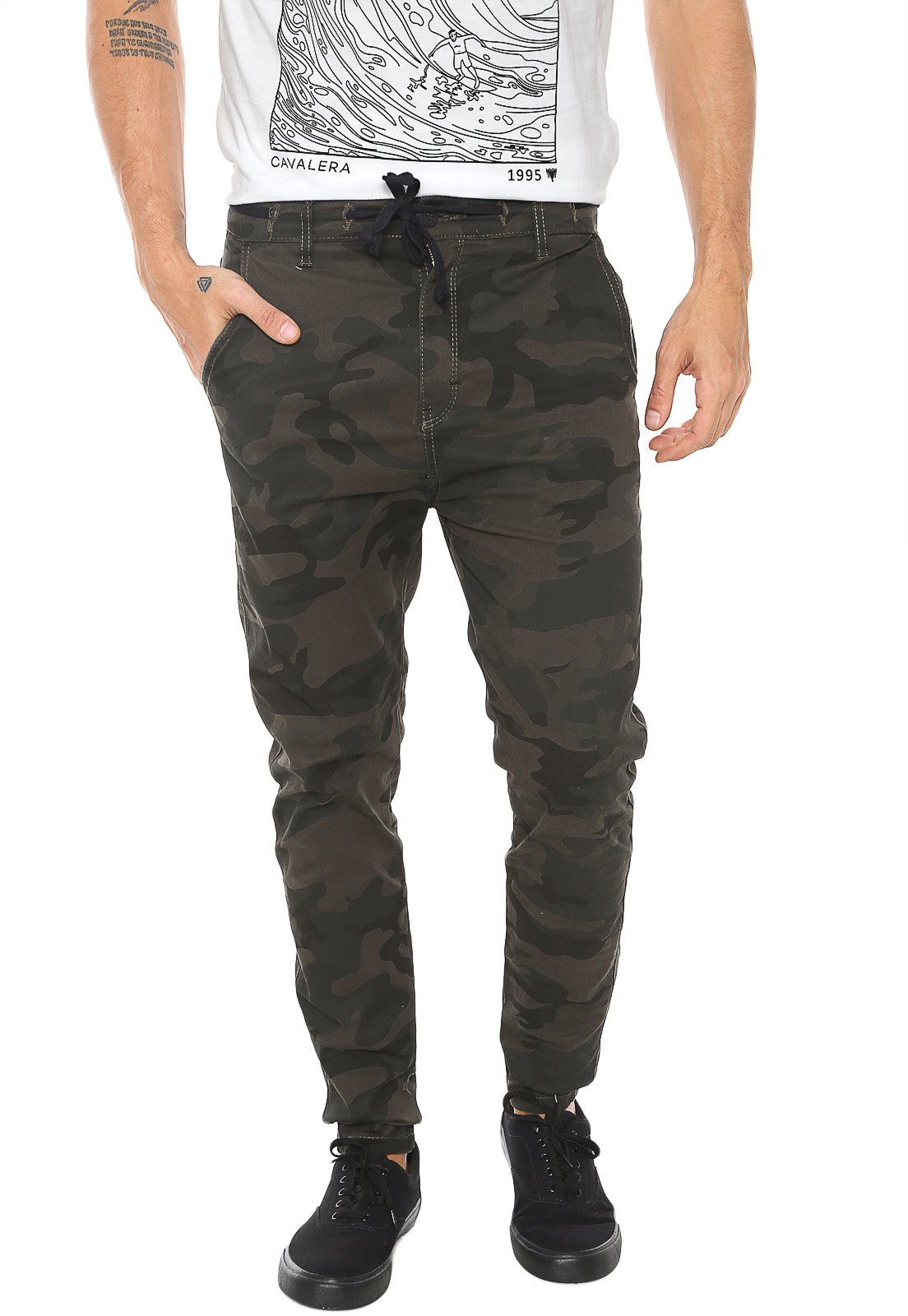 calça camuflada slim