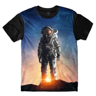 Camiseta Insane 10 Astronauta em Pé na Montanha Sublimada Azul Menor preço em Camiseta Insane 10 Astronauta em Pé na Montanha Sublimada Azul