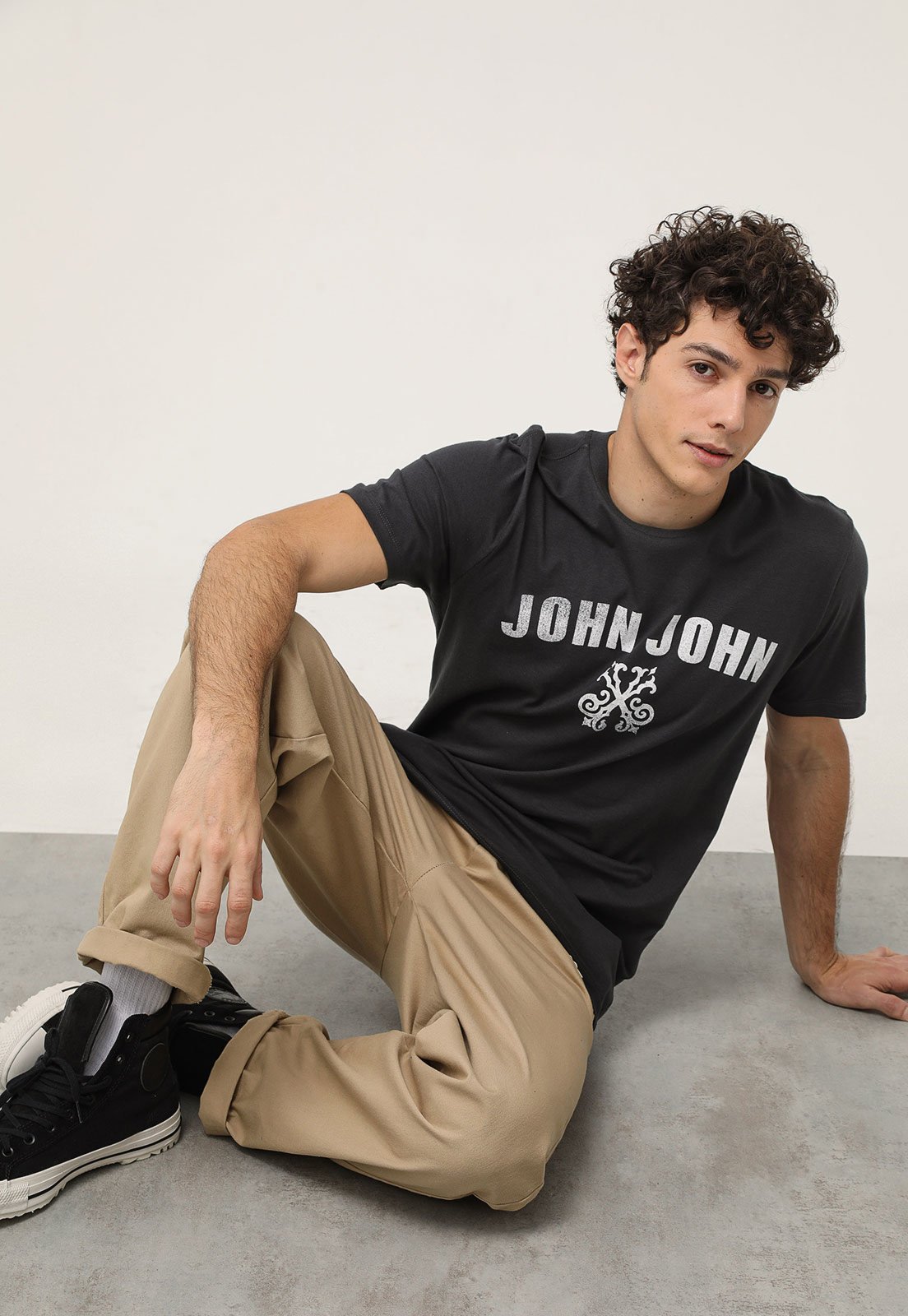 Camiseta John John Logo Grafite - Faz a Boa!