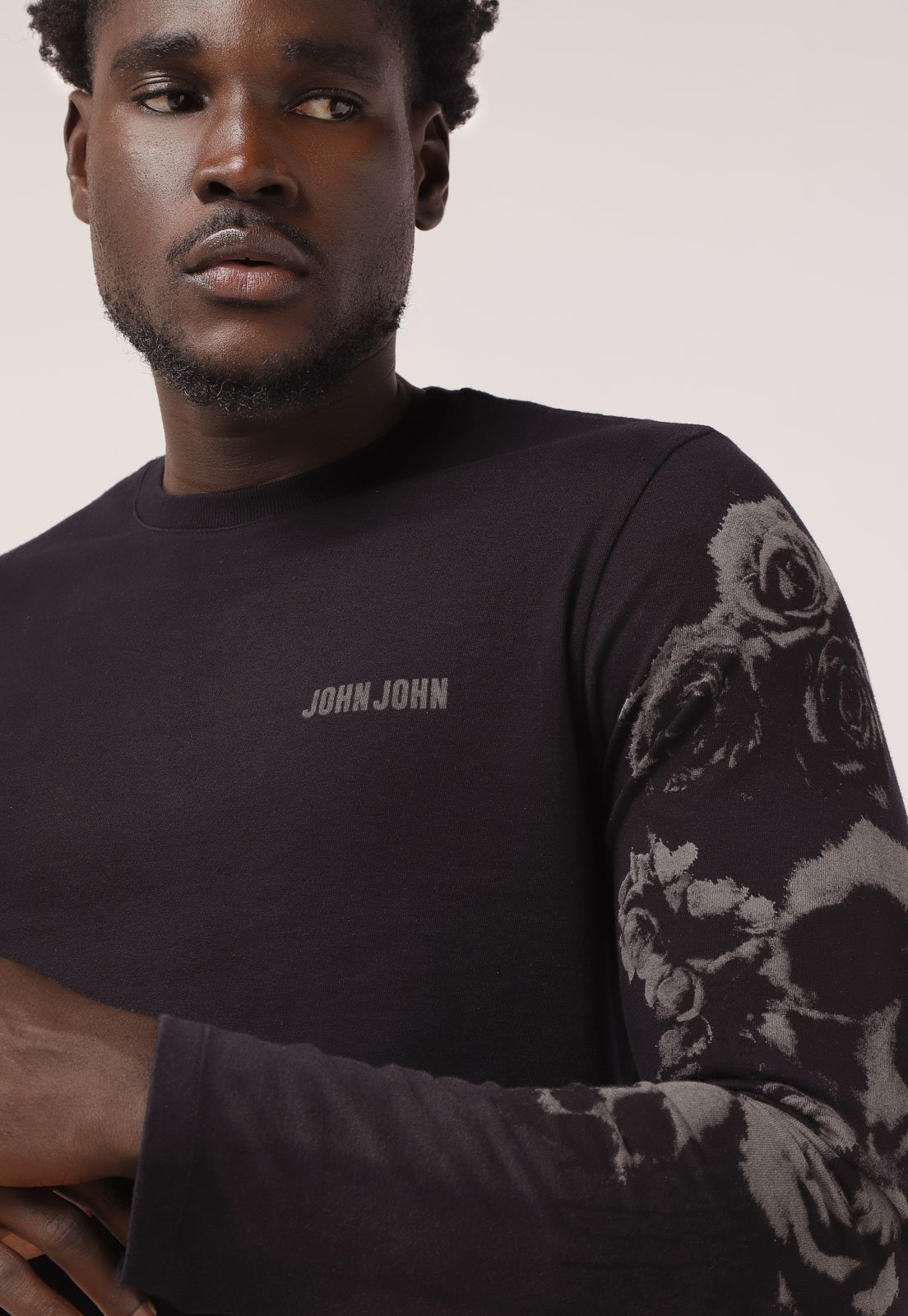 Camiseta John John Logo Preta - Compre Agora