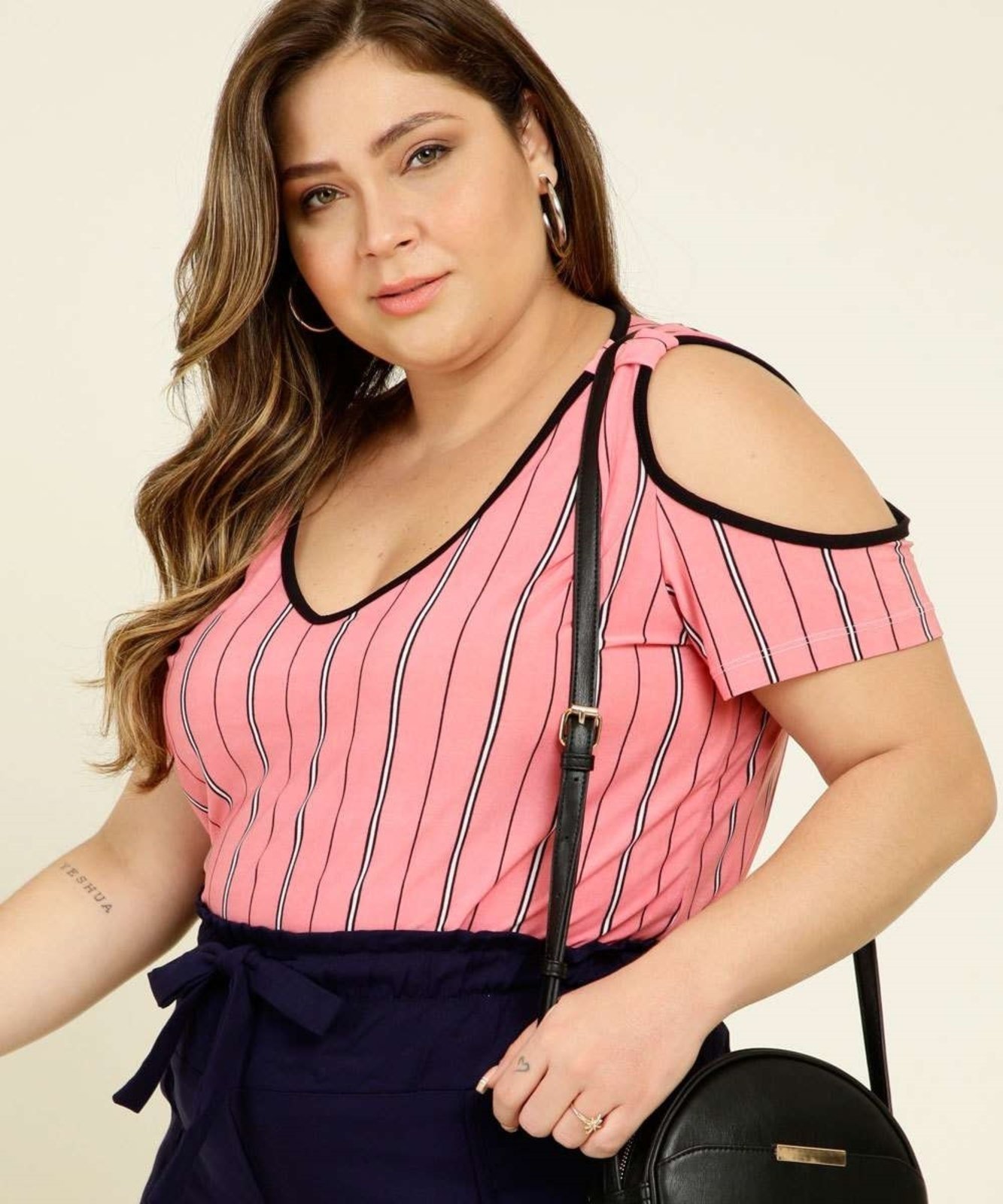 Blusa Feminina Listrada Plus Size Manga Curta