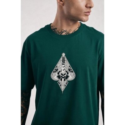 Camiseta Regular Espada Adaga Rosa Verde Vitral