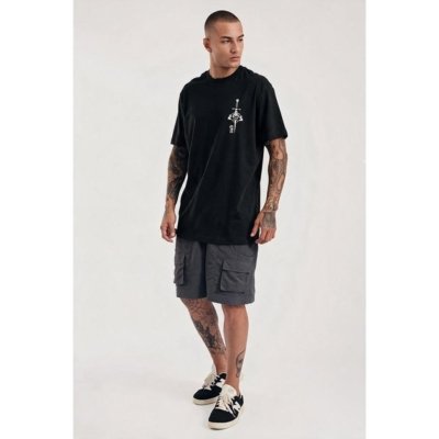 Camiseta Regular Lateral Adaga Rosa Preto