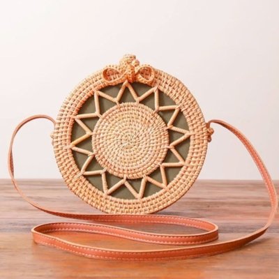 BOLSA DE PRAIA DE RATTAN ESTRUTURADA COM FORRO - BORA BORA - Verde - MELLOW BRAZIL