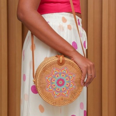 BOLSA DE PRAIA DE RATTAN ESTRUTURADA COM FORRO - TULUM - Marrom - MELLOW BRAZIL
