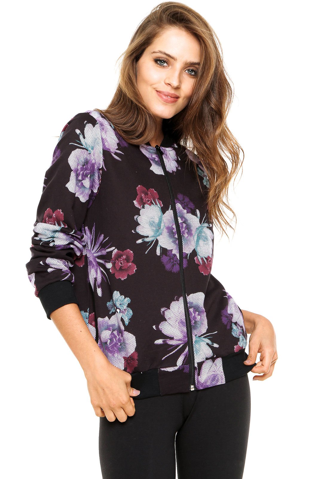 jaqueta bomber preta e floral