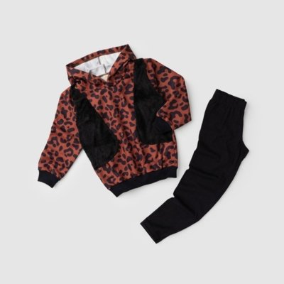 Conjunto Inverno Menina Marrom Blusão Capuz com Recortes e Legging Oncinha