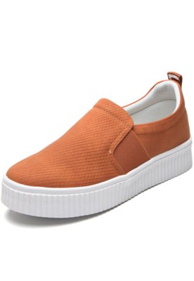 tenis vermelho sola marrom