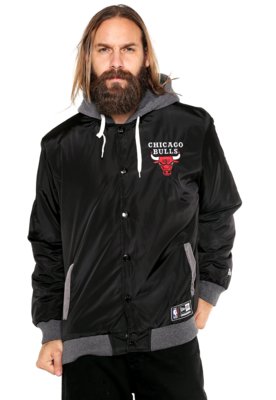 Jaqueta Bomber New Era Varsity Hoodie L Chicago Preta Menor preço em Jaqueta Bomber New Era Varsity Hoodie L Chicago Preta