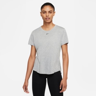 Nike Camiseta feminina Dri-FIT One de manga curta com ajuste padrão,  Ferrugem, P : : Moda
