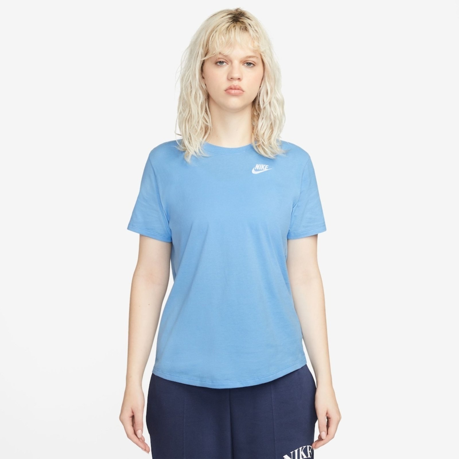 Camiseta nike best sale sportswear feminina