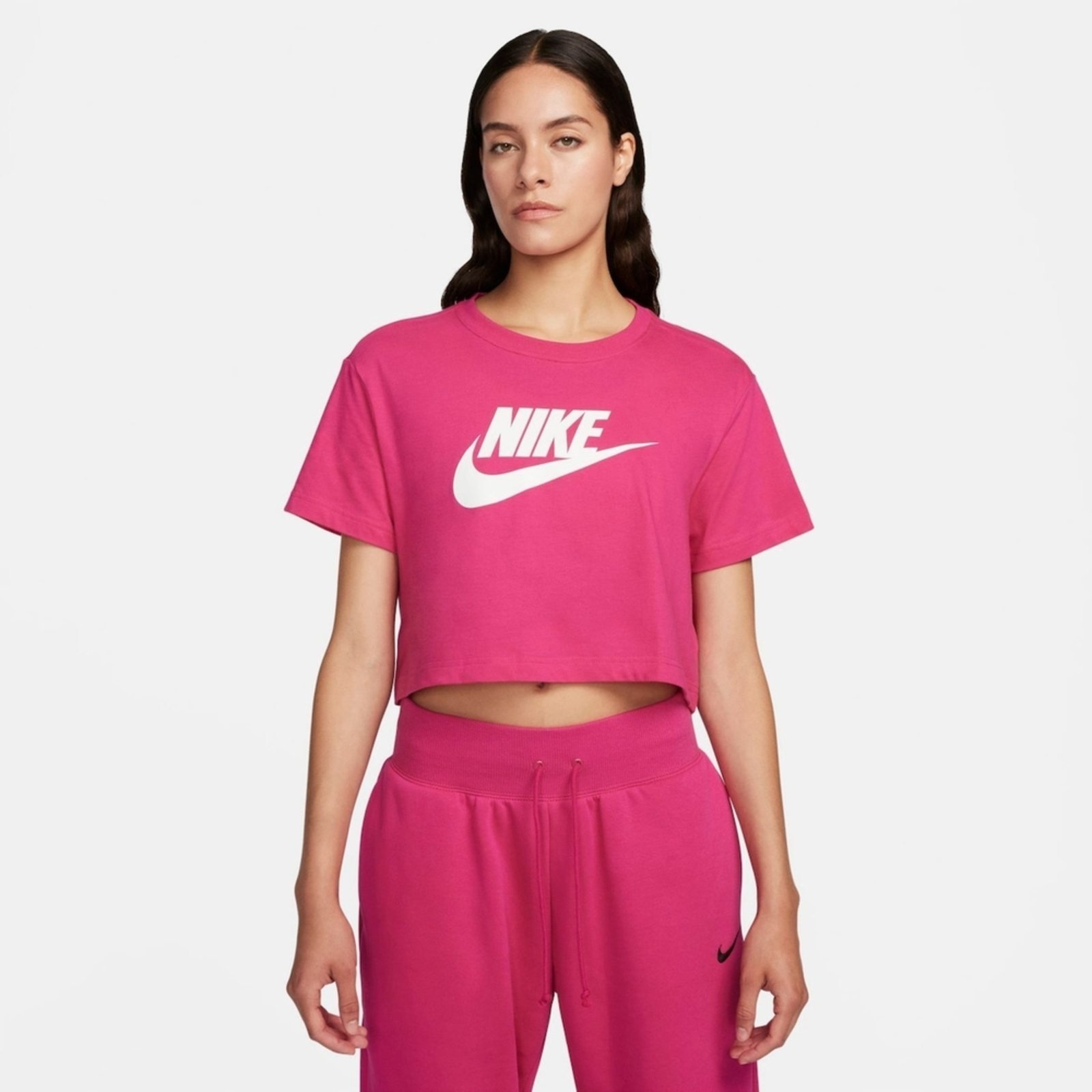https://static.dafiti.com.br/p/Nike-Camiseta-Nike-Sportswear-Essential-Feminina-4231-42191831-1-zoom.jpg
