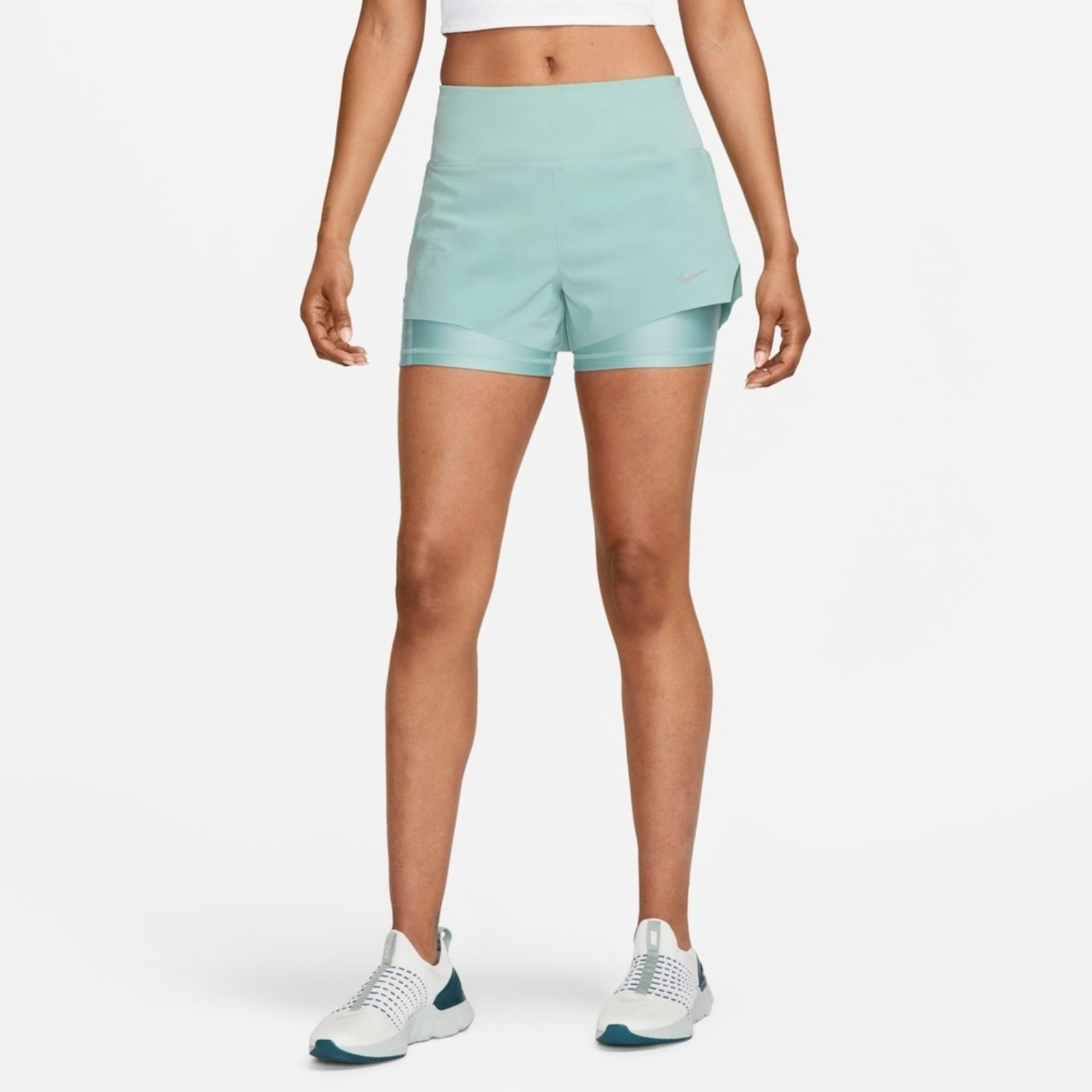 Shorts Nike Dri-FIT Swift Feminino - Compre Agora