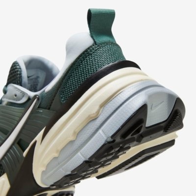 Tênis Nike V2K RUN Masculino