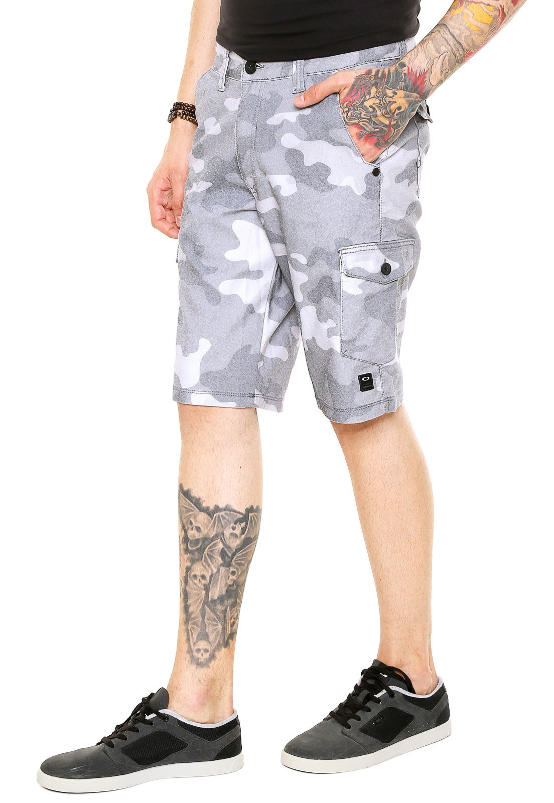 short oakley camuflado