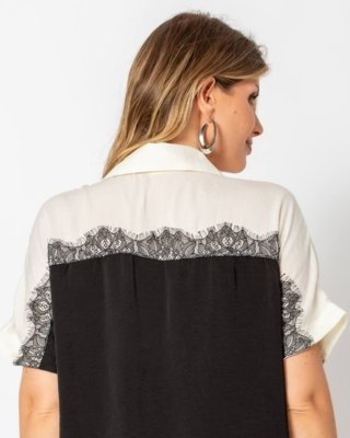 CAMISA ACETINADA COM RENDA CREME