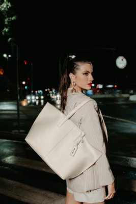Bolsa Saco Grande com Fechamento em Zíper Alça Resistente Retta