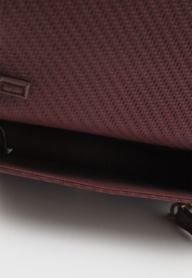 Bolsa Santa Lolla Retangular Texturizada Vinho