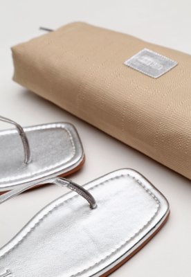 Rasteira Santa Lolla Com Necessaire Prata