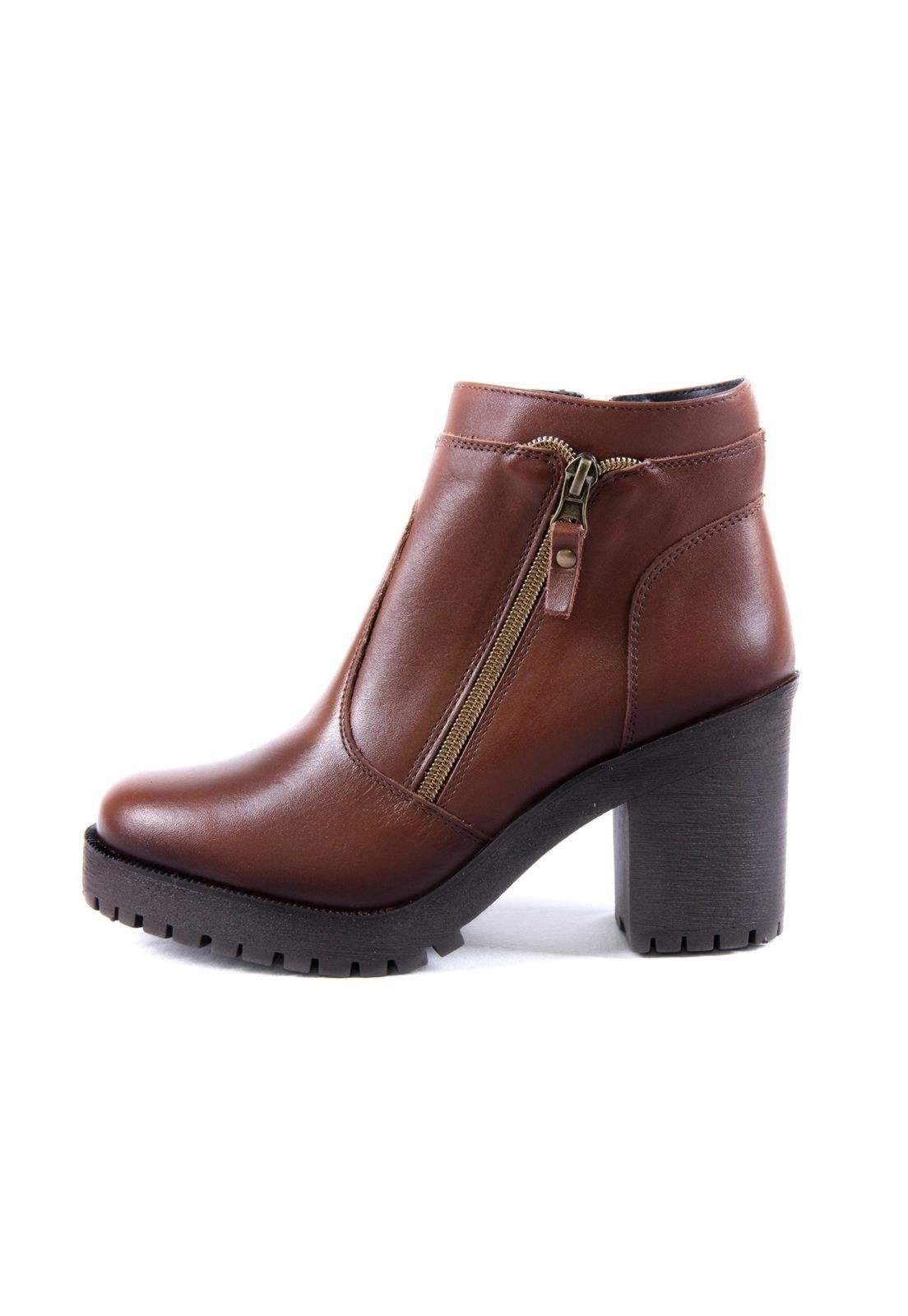 bota marrom cano medio