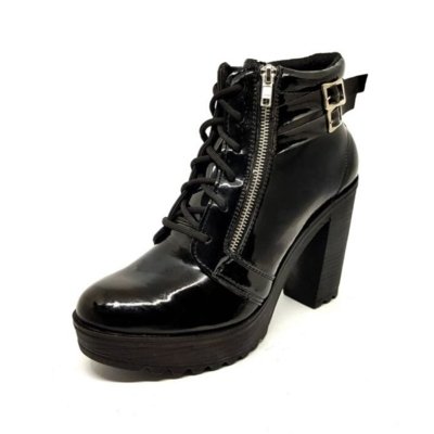bota preta na moda
