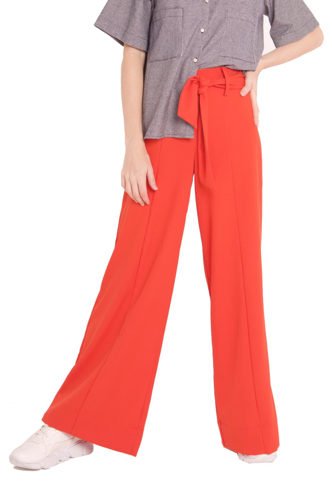 calça pantalona com laço