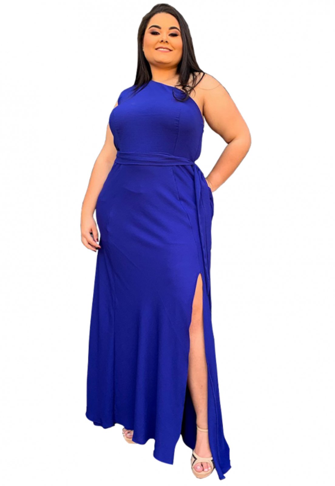 vestido azul com fenda na frente