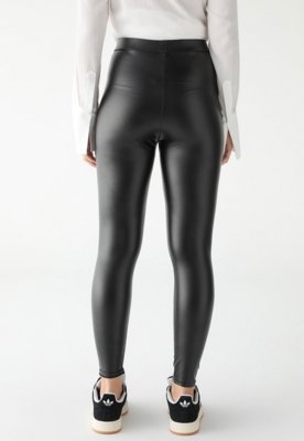 Calça TOPSHOP Ajustada Resinada Preta