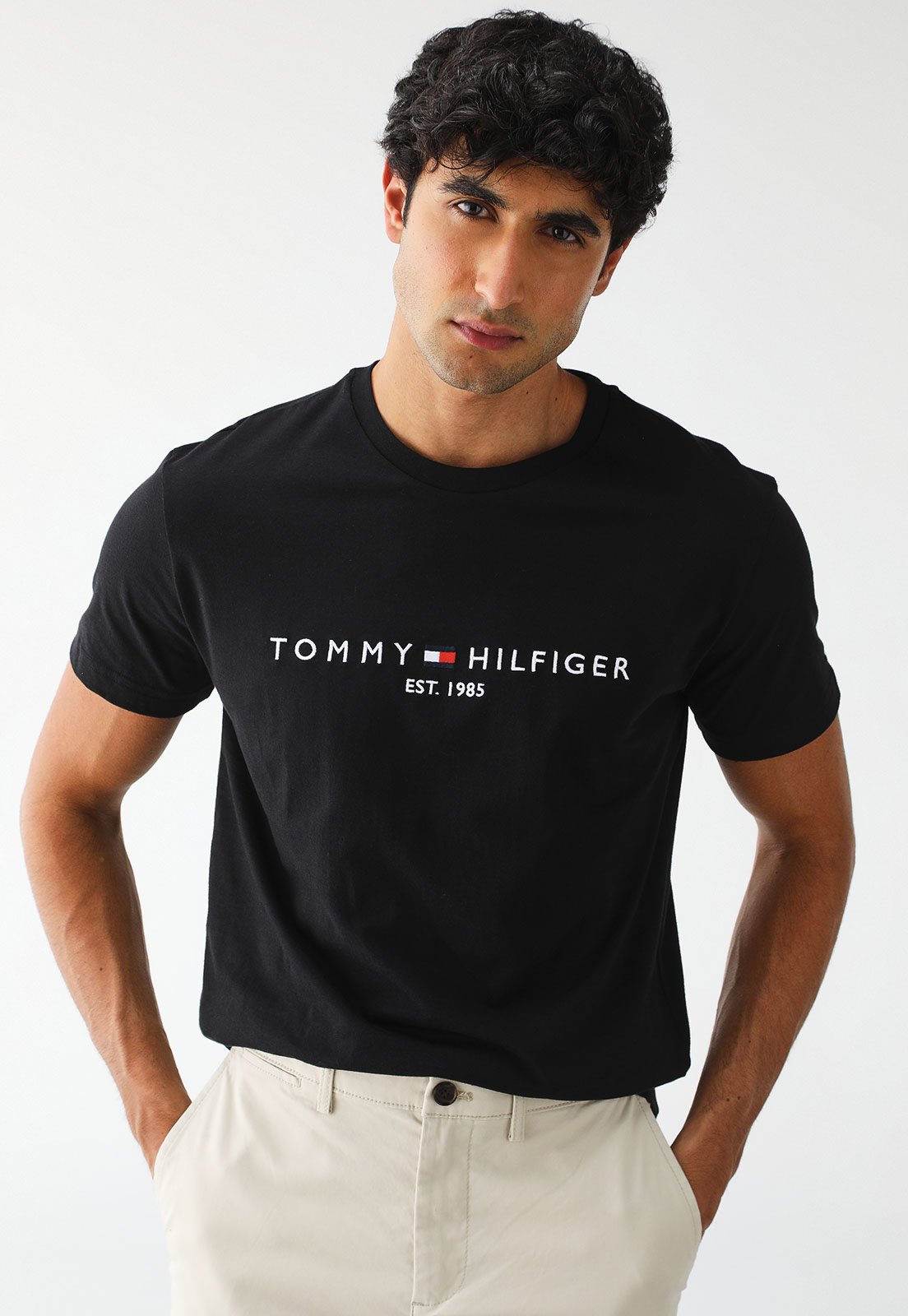 Camiseta Tommy Hilfiger Reta Logo Preta