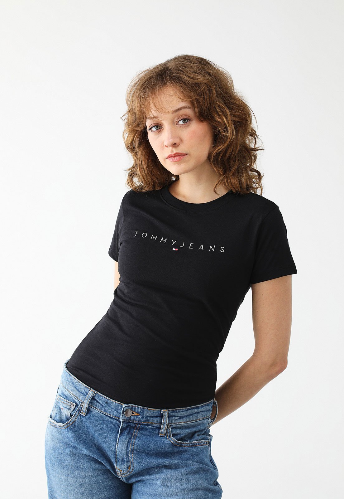 Camiseta Tommy Jeans Slim Logo Preta