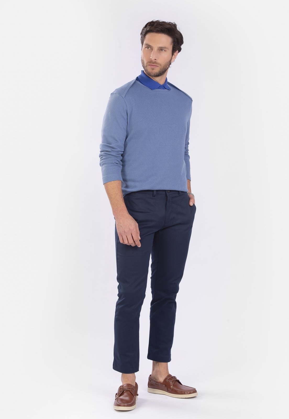 calça de sarja azul masculina