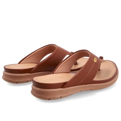 Chinelo Em Couro Marrom Com Solado Rasteiro